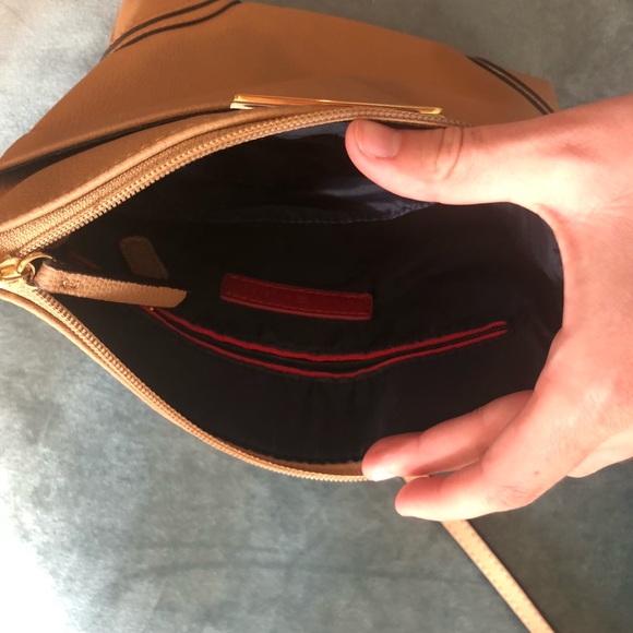 BRAND NEW Tommy Hilfiger Crossbody Bag - Picture 5 of 6